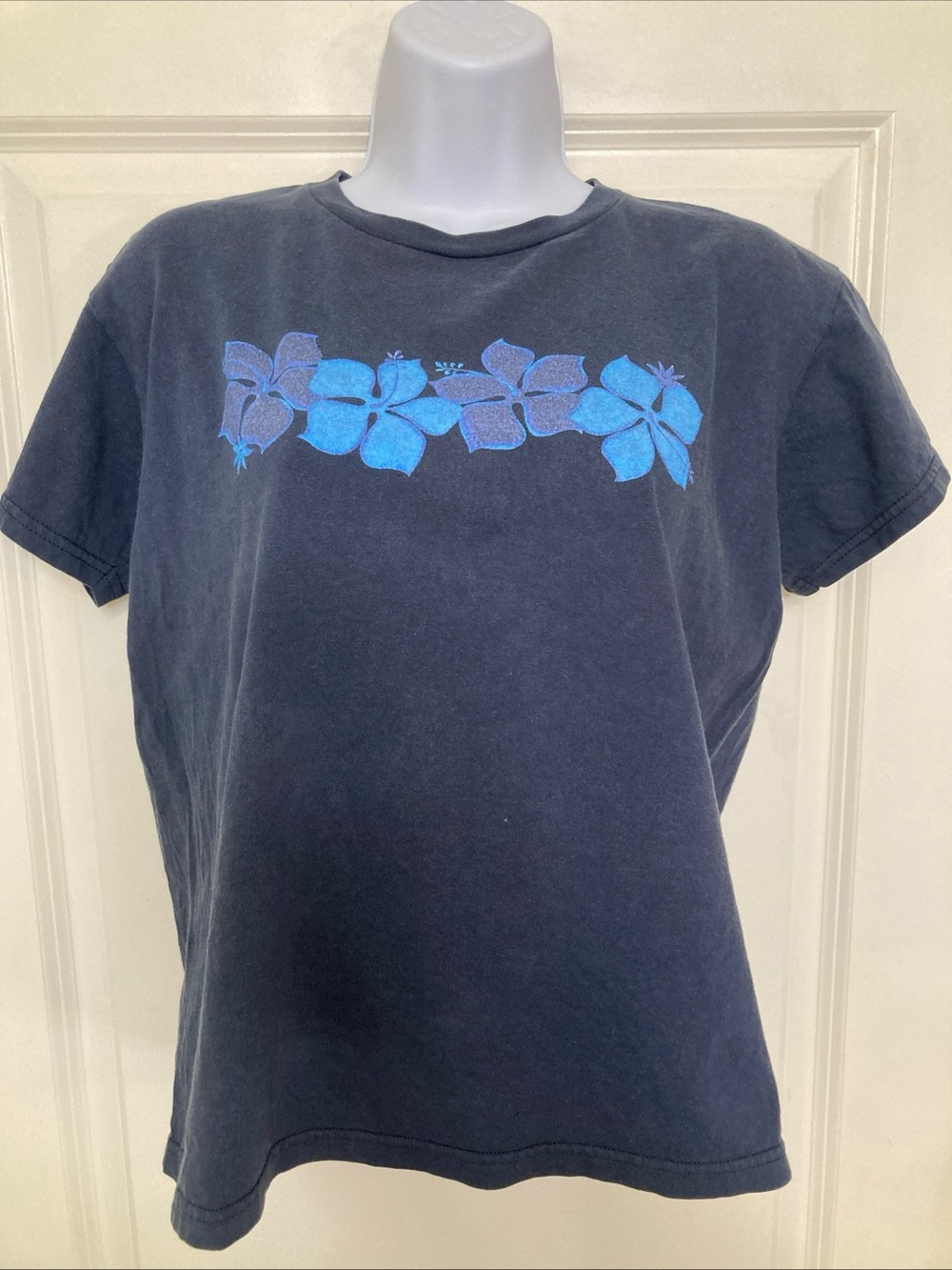 Crazy Shirts Hawaii Floral Hibiscus Graphic Short Sleeve Crop Top Women's Large